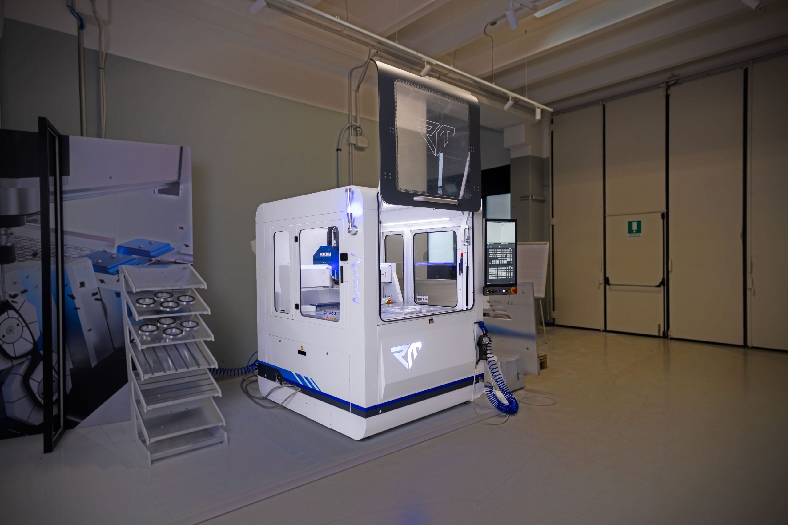 AxonV – Compact CNC milling machine for aluminum and plastics - Ronchini Milling Technologies