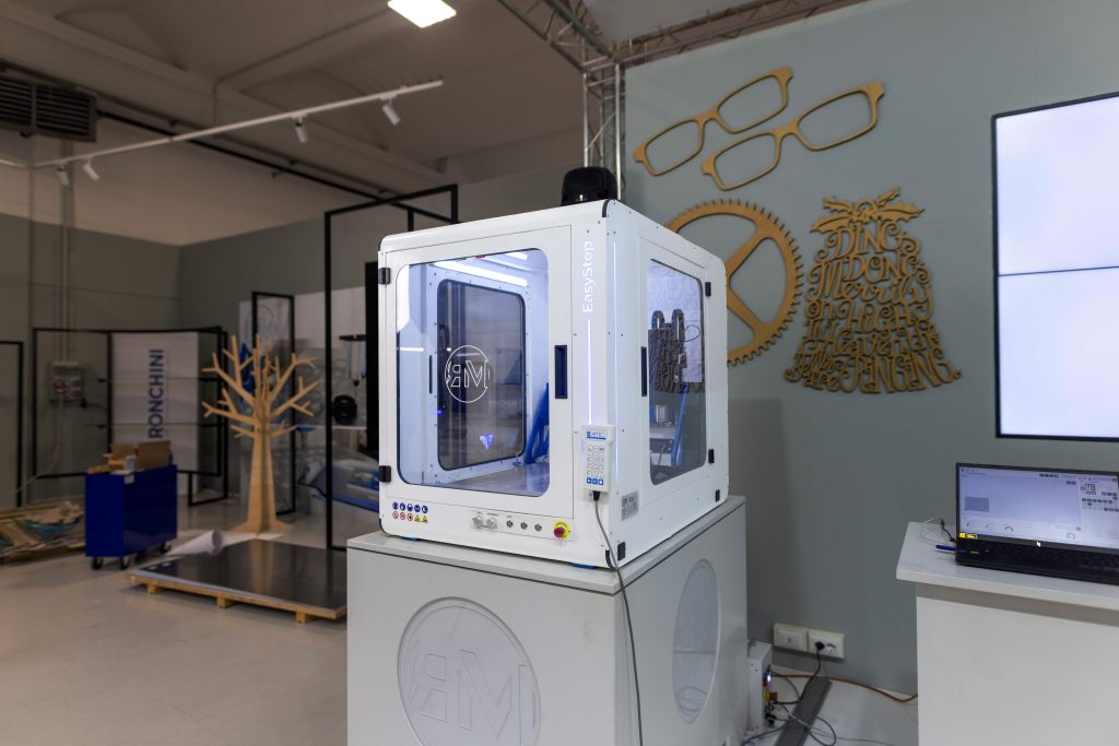 EasyStep - Benchtop CNC milling machine - Ronchini Milling Technologies